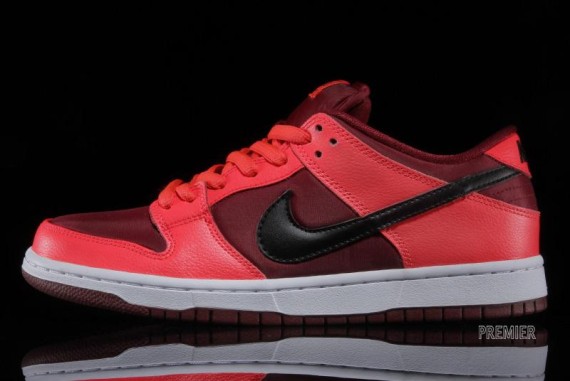 nike-sb-dunk-low-laser-crimson-1